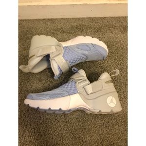 Jordan Trunner LX blue white and grey